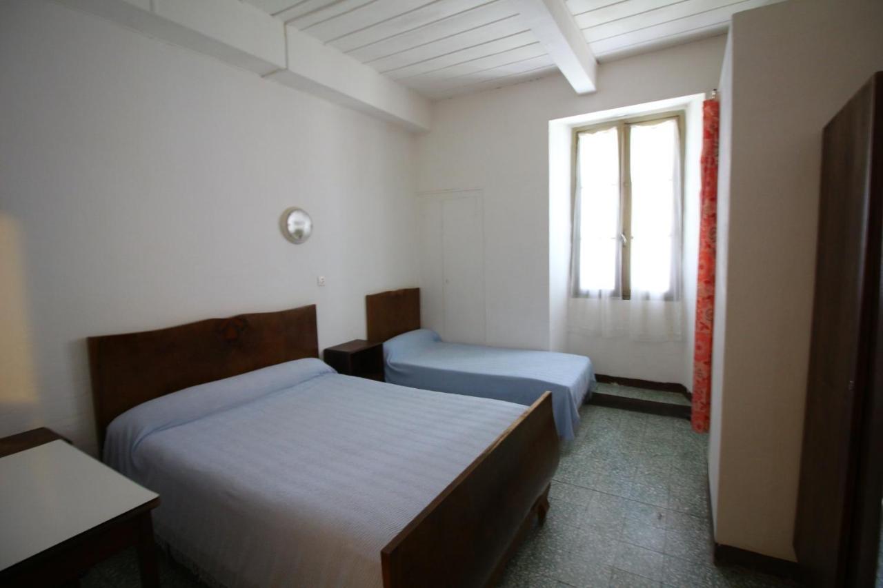 קאלבי Hotel Du Centre מראה חיצוני תמונה