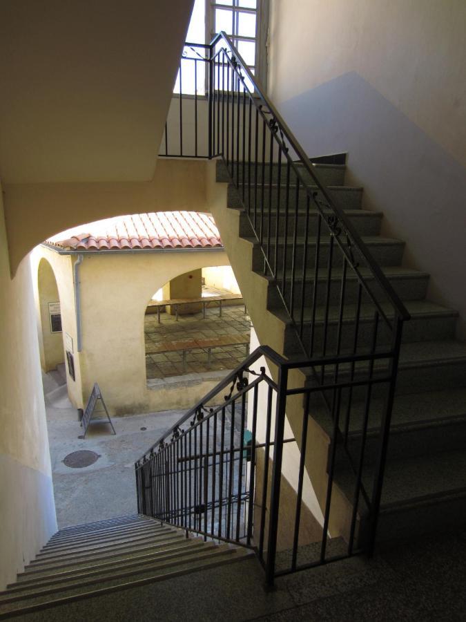 קאלבי Hotel Du Centre מראה חיצוני תמונה